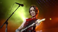 Alanis Morissette a dezvăluit că a fost violată în adolescență: “Mi-au trebuit ani întregi de terapie”