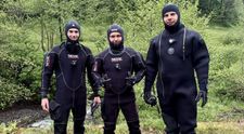 Pompierii din Sibiu au salvat un câine blocat în mâl în timpul căutărilor copilului dispărut