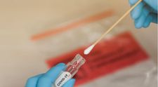 S-a aprobat primul kit de testare pentru Covid-19 ce poate fi folosit acasă și care oferă rezultatul în 30 de minute