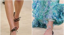 Sandale, dar pe jumătate! Și nu, nu-s încă o “capodoperă” Balenciaga: Chanel a creat încălțările care acoperă doar călcâiul, iar internetul a explodat