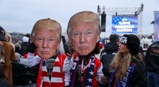 James Corden, critică dură la adresa lui Trump: ”America a fost luată ostatică de un nebun”