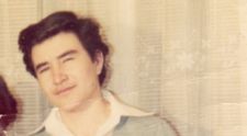 Îl recunoști pe tânărul din fotografie? Astăzi, numele lui este asociat cu una dintre cele mai controversate povești din lumea interlopă din România