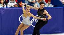 Accident vestimentar pe gheață! Ce s-a întâmplat între cuplul canadian Piper Gilles și Paul Poirier chiar în timpul numărului lor de la Jocurile Olimpice 2026
