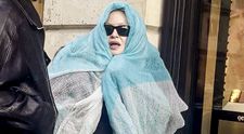 Se apropie de 70 de ani și are un iubit cu 38 de ani mai tânăr! Departe de imaginea de divă de altă dată, vedeta a fost de nerecunoscut