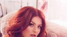 Elena Gheorghe isi expune corpul perfect intr-un costum de baie minuscul. Cum arata cantareata fara pic de Photoshop