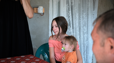 VIDEO Criză de spațiu în casa familiei Slabu. Unde dorm cei trei copii