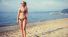 Cu un abdomen ca asta n-ai cum sa te rusinezi la plaja. Cum se mentine in forma Cristina Caramarcu