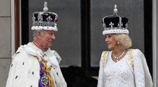 Un cititor pe buze dezvăluie ce i-a spus Regele Charles Camillei la ieșirea de la balcon