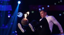 Românii au talent 2022: Andrew Henderson a făcut jonglerii cu o minge în flăcări: “Ești un showman!”