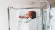 Cel mai „bătrân” bebeluș din lume a așteptat 30 de ani să se nască: provine dintr-un embrion înghețat, iar sora lui este deja mamă