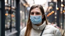 Cât de folositoare este masca în timpul pandemiei de coronavirus? Explicațiile unui medic român