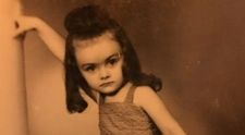 O recunoști? Din adolescență a visat să devină actriță, iar astăzi este cea mai cunoscută din România. Doar cei mai înrăiți fani și-au dat seama cine este fetița drăguță din fotografie