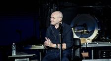 Phil Collins duce o luptă aprigă cu boala: 