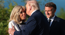 Momentul viral dintre Donald Trump și Brigitte Macron. Ce i-a șoptit președintele SUA, la ureche, Primei Doamne a Franței