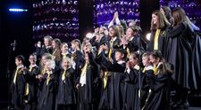 Românii au talent 2023. Copiii de la Butterfly Band au uitat de emoții datorită glumelor lui Mihai Bobonete: „Eu sunt mare fan privirea de sniper”
