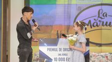 Castigatorul sezonului 8 Romanii au talent,Emil Rengle,i-a donat Biancai Badea premiul de originalitate de 10 000 euro