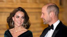 Kate Middleton, de-o eleganță desăvârșită la prima apariție pe covorul roșu de la diagnosticul de cancer! Cum arată ținuta cu care a întors toate privirile