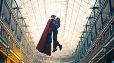 Au apărut primele imagini din noul film cu Superman, care va fi lansat în 2025. James Gunn își extinde universul prin includerea altor eroi