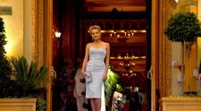 Are 63 de ani, dar e curtată de tineri de 20. Dovada că Sharon Stone a rămas la fel de atrăgătoare ca în Basic Instinct