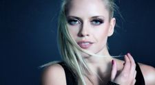 Alexandra Shine lanseaza o noua piesa, 