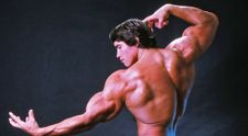 Așa tată, așa fiu. Joseph Baena a pozat în 2019 exact ca Arnold Schwarzenegger în 1976