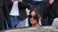Aroganță maximă: Kim Kardashian, cu un diamant de 3 milioane $, la procesul în care depune mărturie pentru jaful de 10 milioane $