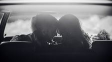 Un cuplu a fost filmat, pe ascuns, în timp ce întreținea relații intime. Imaginile din camera de hotel au ajuns pe tot internetul. Bărbatul și-a dat seama că au fost înregistrați după ce a găsit întâmplător videoclipul online