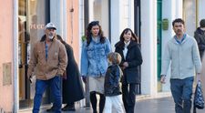 Se apropie de 70 de ani și are nouă copii cu trei femei! Mel Gibson, surprins de paparazzi pe străzile din Roma alături de mezinul familiei! Cât de adorabil este Lars, puștiul de 8 ani