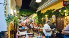 Cât a plătit un român pe un prânz, la un restaurant din Thassos. ”N-are cum să fie așa ieftin... am luat și la pachet”