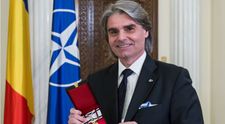 Dirijorul Orchestrei Uniunii Europene, decorat de președintele Klaus Iohannis