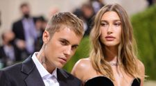 Justin Bieber, aspru criticat de fani după ce a zis că nu își suportă soția! Gestul pe care i l-a făcut, în public, lui Hailey Bieber
