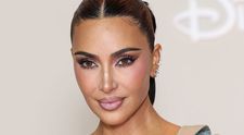 Cum ar fi arătat Kim Kardashian dacă nu și-ar fi făcut nicio operație estetică