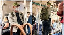 Unul dintre cei mai iubiți actori din lume, cu o avere de peste 400 de milioane de dolari, surprins într-un metrou aglomerat! Cum au reacționat pasagerii când și-au dat seama cine e în vagon