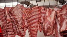 Cât de periculoasă este carnea de porc crudă sau gătită insuficient? Avertismentul specialiștilor