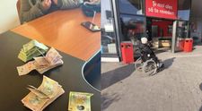 O femeie din Iași care cerșea în scaun cu rotile avea, în realitate, o viață de lux! Polițiștii au descoperit unde locuia