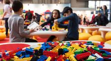 Atelier de robotica pentru cei mici, in Iasi. Copiii invata inginerie printr-un joc interactiv cu piese lego
