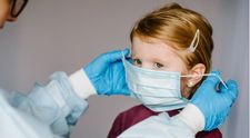 Un studiu arată că și copiii pot să răspândească noul coronavirus la fel ca adulții! Care sunt vârstele periculoase