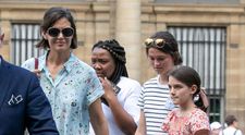 Katie Holmes, uluită de faptul că fiica ei Suri începe să semene tot mai mult cu Tom Cruise