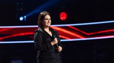 Vocea României, 27 septembrie. Andra Argișanu a făcut senzație pe scenă, la doar 17 ani! Concurenta a întors toate cele patru scaune și i-a făcut pe antrenori să se dueleze în argumente: „Mi-ar plăcea mult să vii la mine în echipă!”