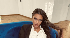 Fotografia pentru care Karmen a fost comparată cu Kim Kardashian. Cum s-a fotografiat cântăreața