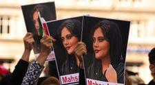 Vedetele reacționează în cazul Mahsa Amini. Moartea tinerei arestate din cauza hijabului a stârnit proteste în lume