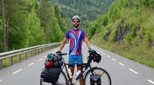 Lectia spectaculoasa a acestui roman! A calatorit prin tara pe bicicleta 3500 km in 45 zile cu 10 euro pe zi de mancare