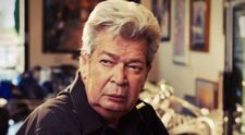 A murit „asul amanetului”. Cine a fost Richard Harrison, tăticul dur al industriei de amanet
