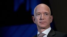 Cine e cel mai bogat om din lume după cel mai recent top Forbes? Magnatul are o poveste controversată
