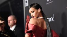 Rihanna, apariție extravagantă! Cum arată haina pentru care a scos din buzunar aproape 10.000 de dolari