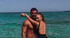 Soția lui Bogdan Vlădău, apariție irezistibilă în costum de baie. Cum s-a afișat la piscină