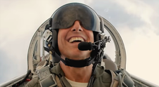 VIDEO Tom Cruise l-a băgat în sperieți pe James Corden pilotând un avion subsonic