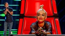 Rita Ora a cazut sub scaun cand l-a auzit cantand. El e concurentul care i-a cucerit pe juratii de la 
