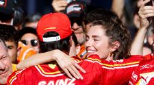 Au fost numiți „cuplul anului” pentru tandrețurile lor în public. După fiecare cursă, Carlos Sainz Jr. își sărută cu pasiune iubita. Cine este tânăra de o frumusețe răpitoare