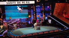 Săriți de pe fix, 12 octombrie 2023. Anamaria Prodan și Jean de la Craiova au scris cu trupurile lor prin platou, la proba ABC... dar pe jos